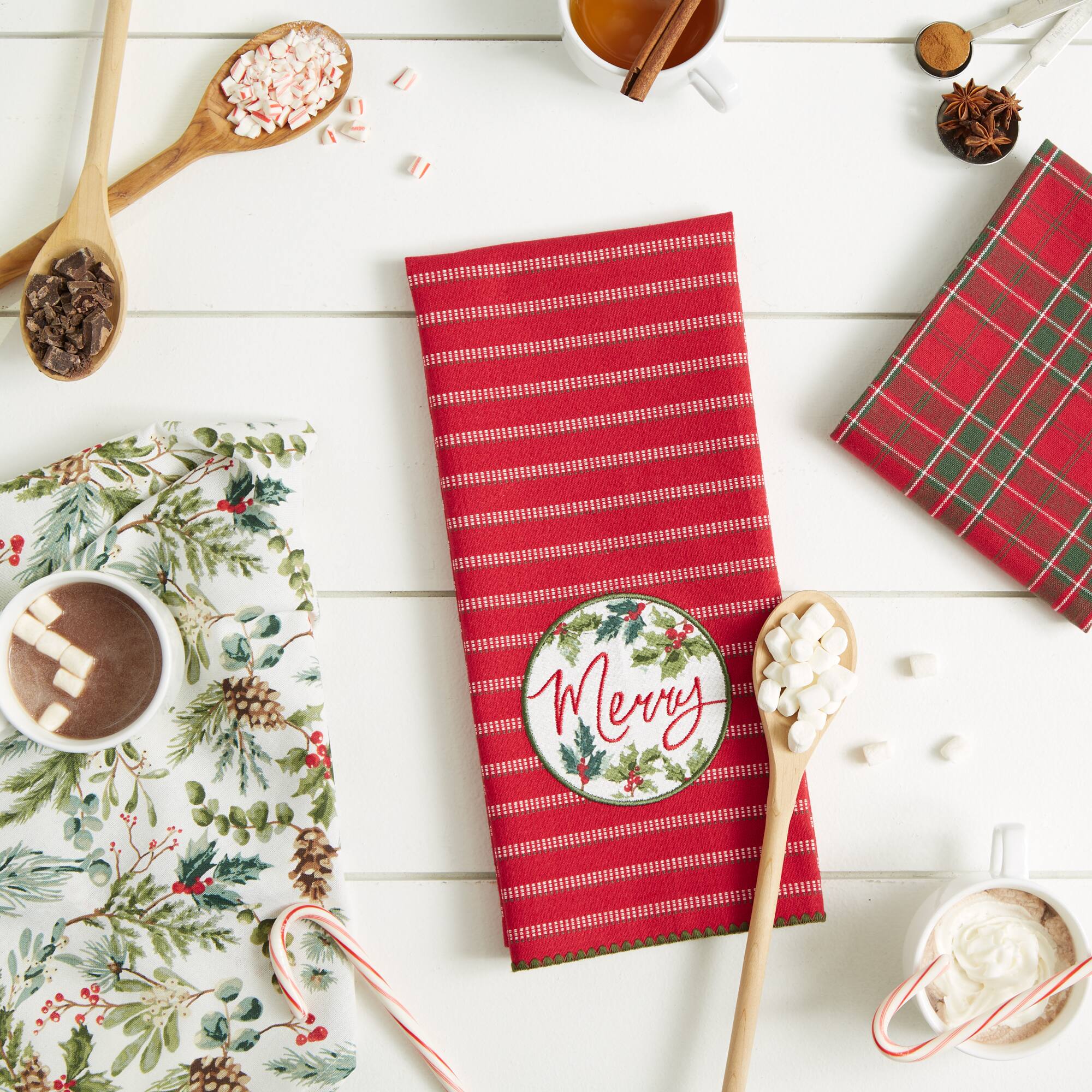 DII® Merry Holly Dishtowel Set